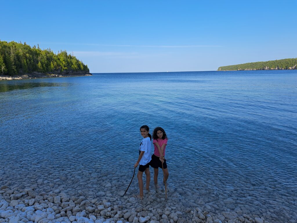 Luisa e Bia, Little Cove Beach, Tobermory.
