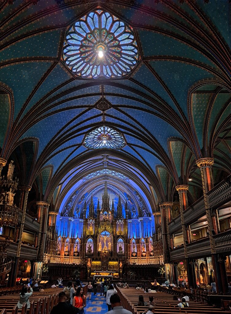 Vista interna da Basílica de Notre Dame em Montreal.