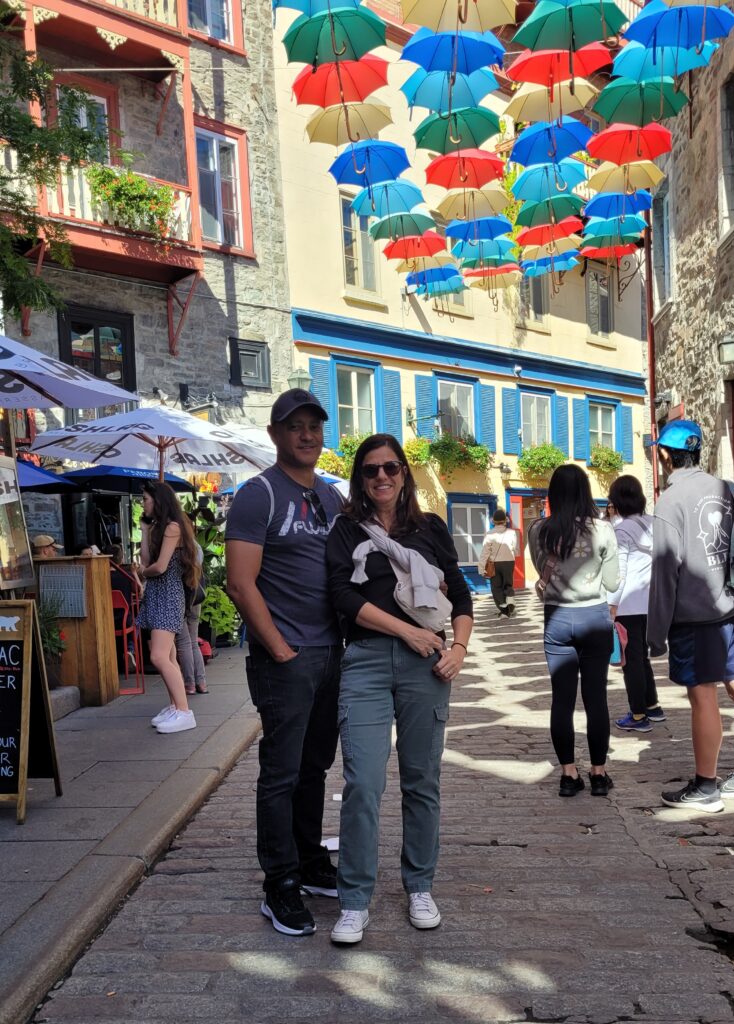 Rose e Vitor no Quartier Petit Champlain, Quebec.