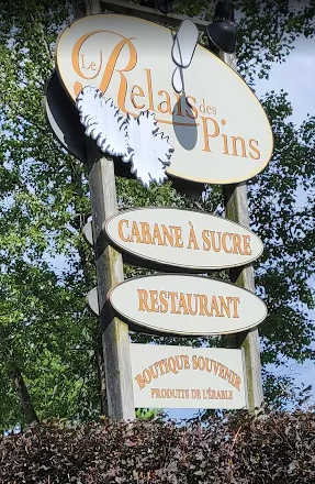 Placa de entrada da cabane à sucre Relais des Pins.
