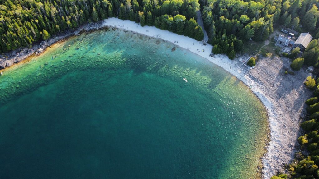 Vista aérea de Little Cove, Tobermory.