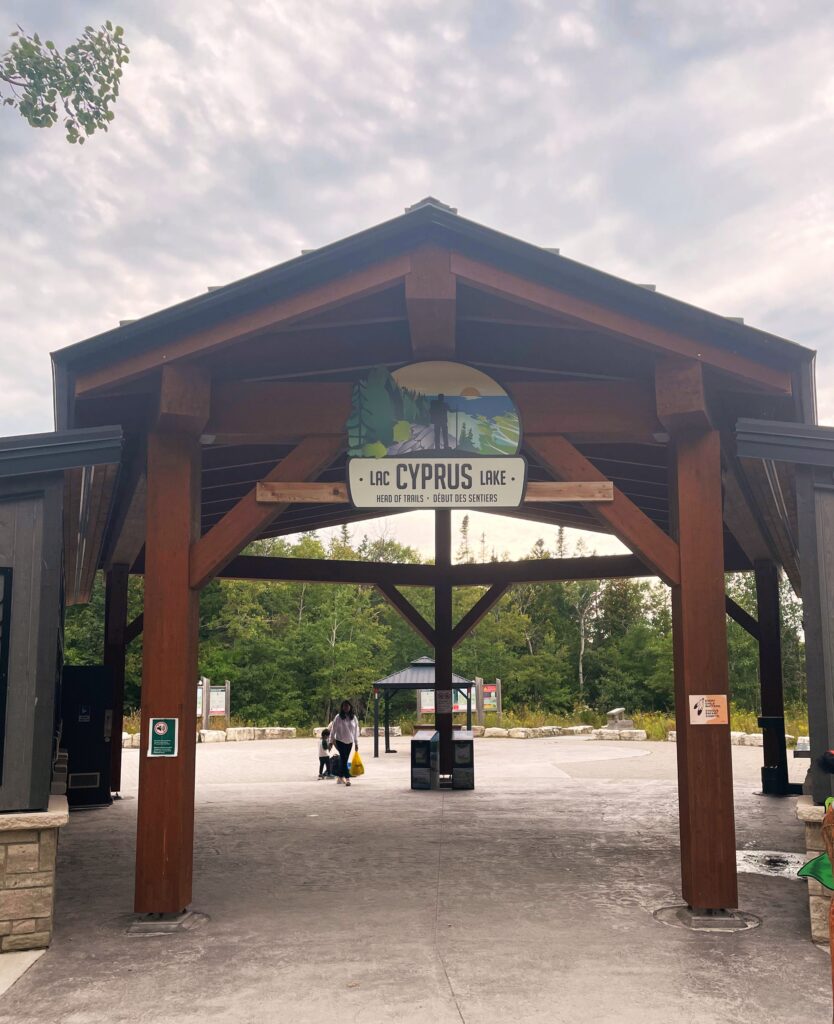 Entrada parque Cypress Lake.