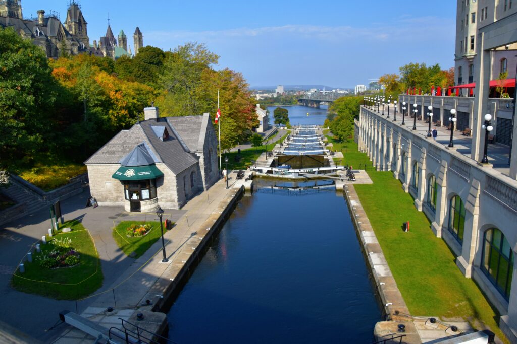 Eclusas do Canal Rideau, vista da ponte.