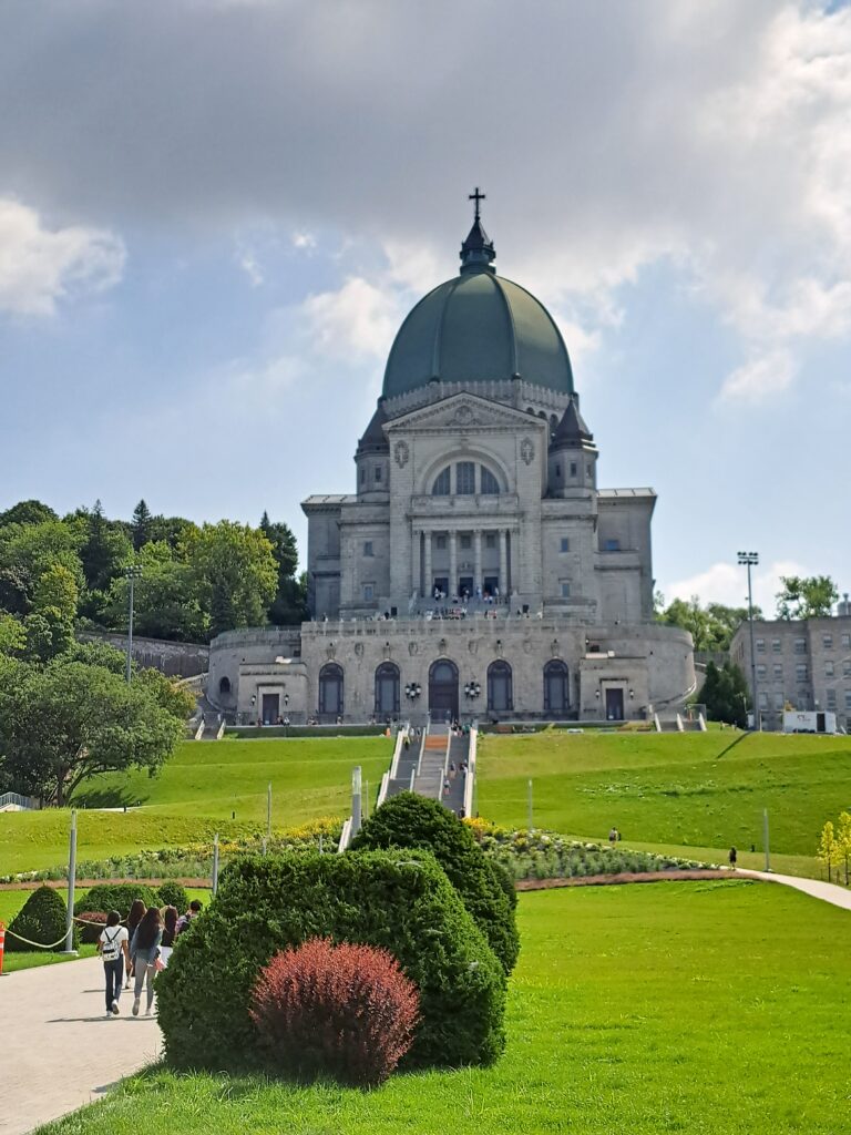 Vista externa do oratório Saint Joseph em Montreal.